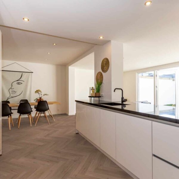 Hoomline - Fusion Superior Dryback Visgraat V4 Gotham Oak Honey